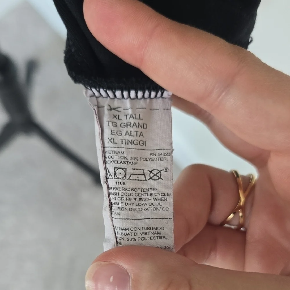 Old Navy Men's Black Long Sleeve Tee - Picture 5 of 5